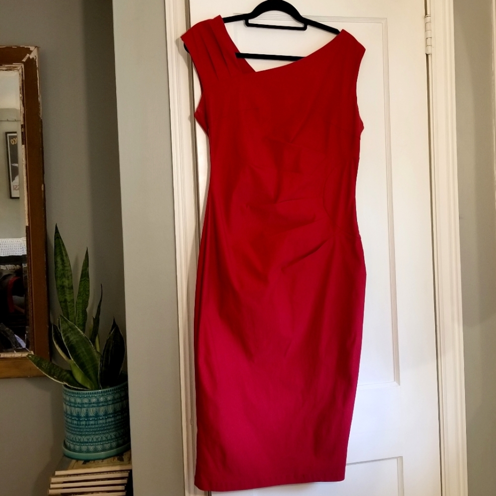 Gorgeous, flattering, fitted red Muxxn dress xl